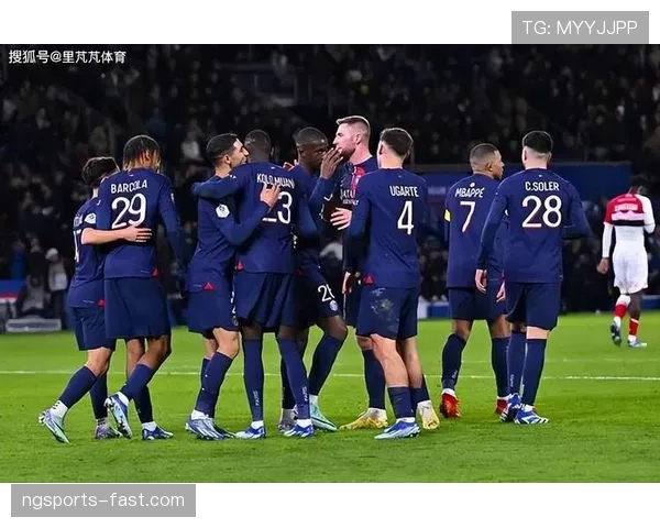 特尔施特根如何通过高位出球持续压制对手防线？